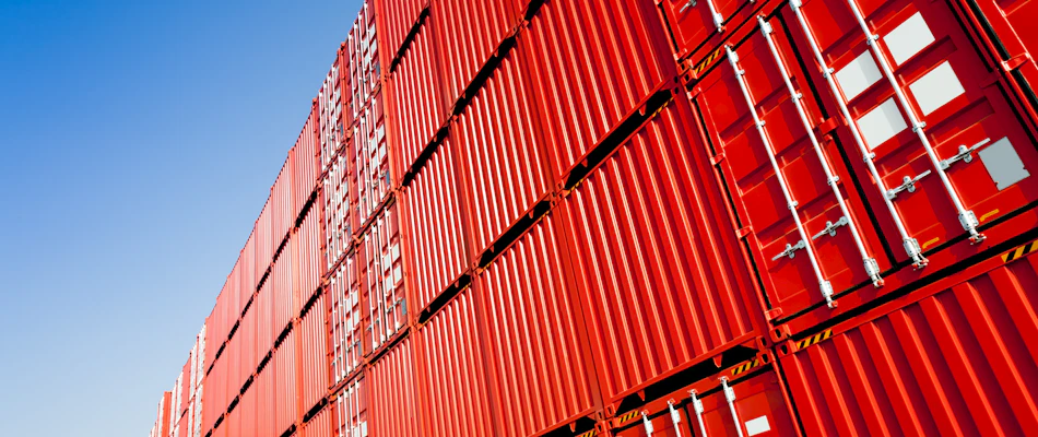 Red cargo crates XL
