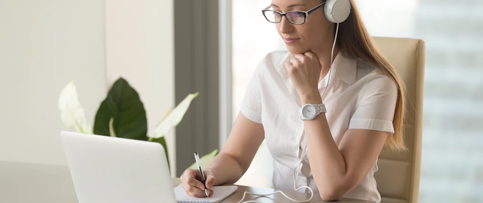Woman watching webinar XL